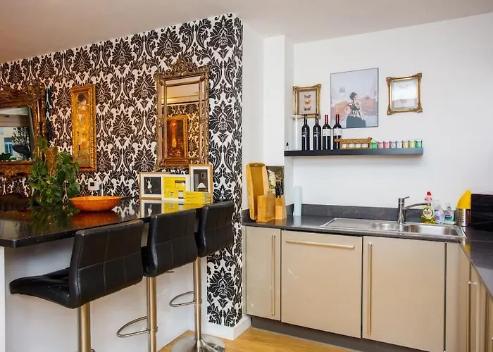 Unique & Welcoming 2Bd Flat In Limehouse